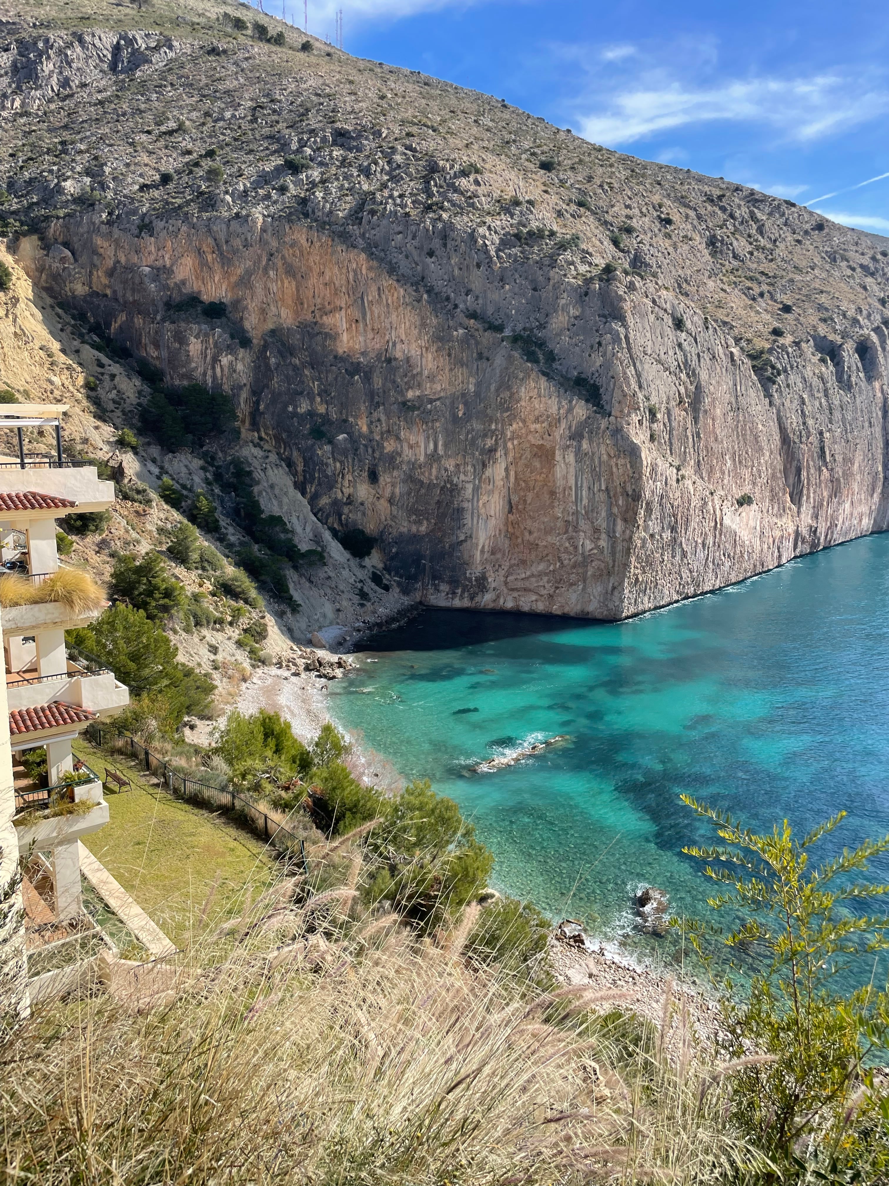 Costa Blanca cove — turquoise Mediterranean sea